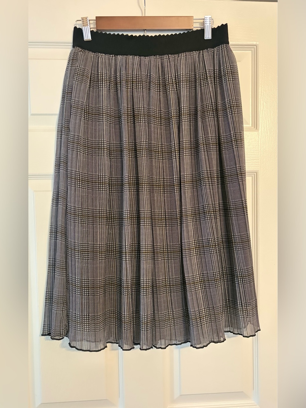 Zara Black and Gray Plaid Pleated Midi Skirt